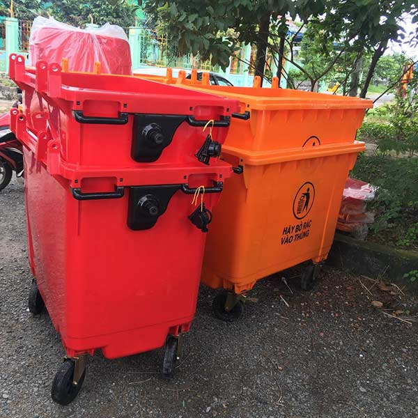 Thùng rác công nghiệp 660 lít màu đỏ Thùng rác công nghiệp 660 lít màu đỏ