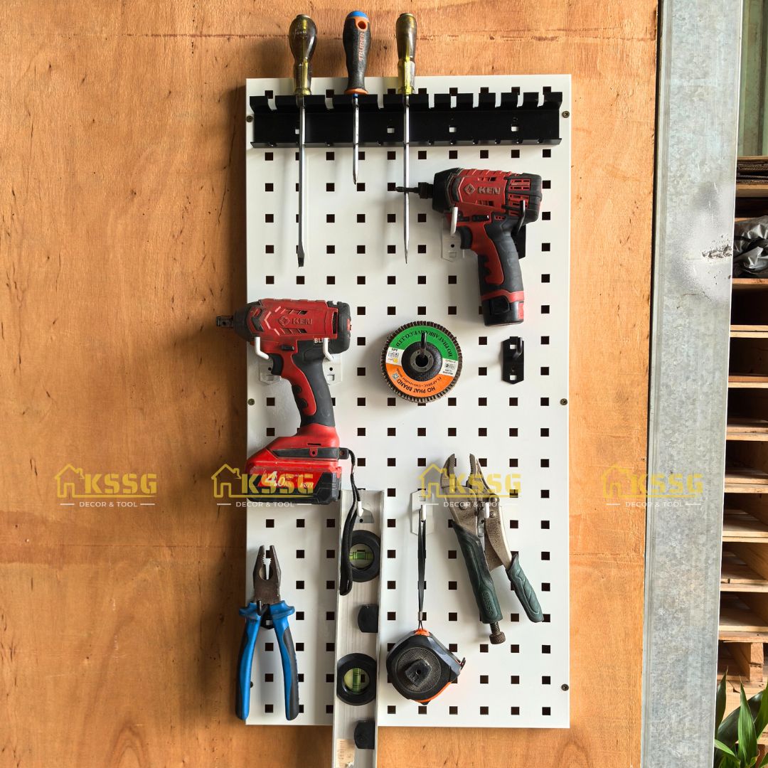 Bảng Pegboard kim loại lỗ vuông Bảng Pegboard kim loại lỗ vuông