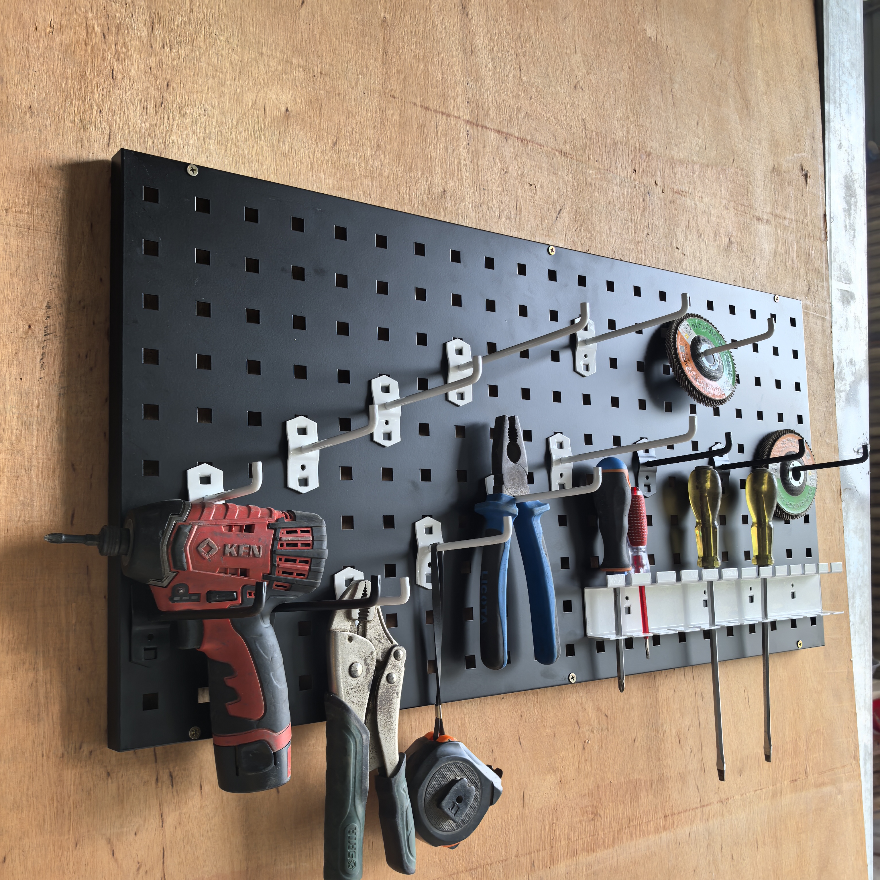 Bảng Pegboard treo phụ kiện